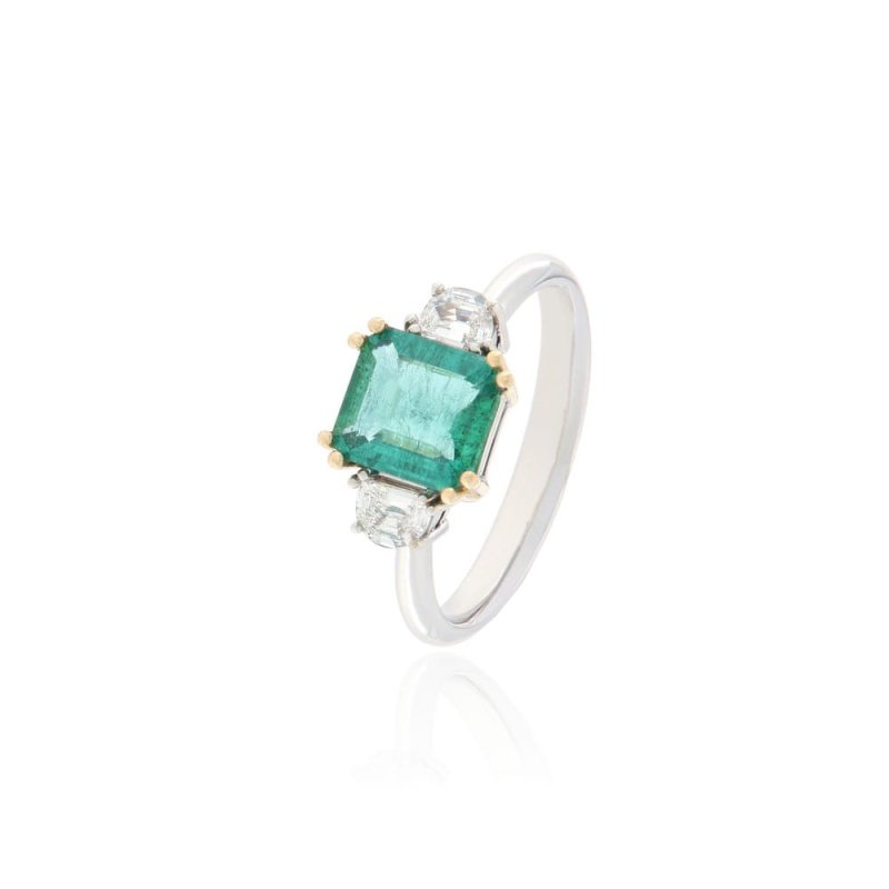 Sortija oro blanco, diamantes y esmeralda